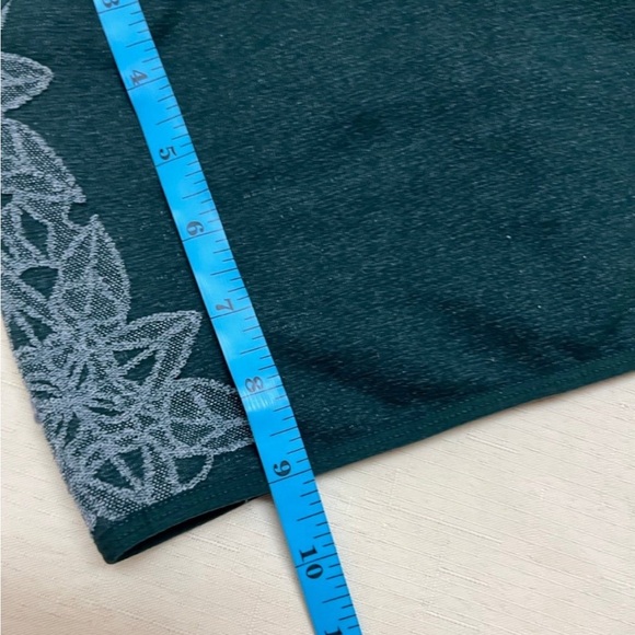 Forever 21 juniors S green seamless abstract graphic bralette - Picture 2 of 5